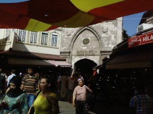 La entrada al Gran Bazar de Estambul